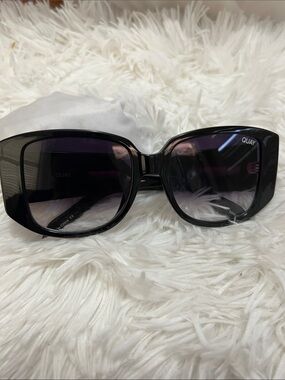 Quay Who Is She Women's Sunglasses Black Outdoor
Australia